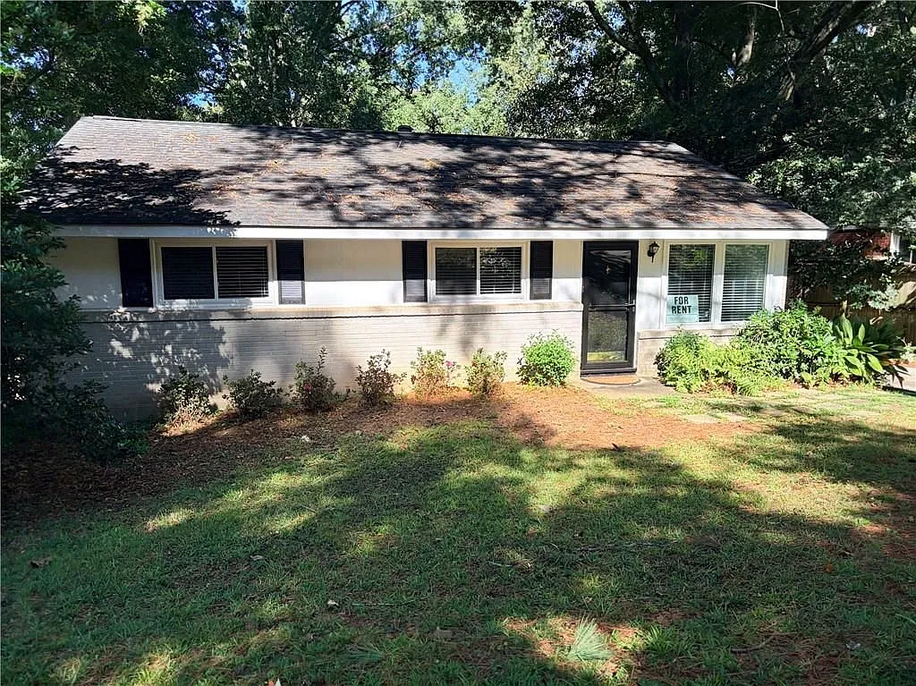 3 bed, 1.0 bath, 1026 sqft, $2,100 — Photo 1