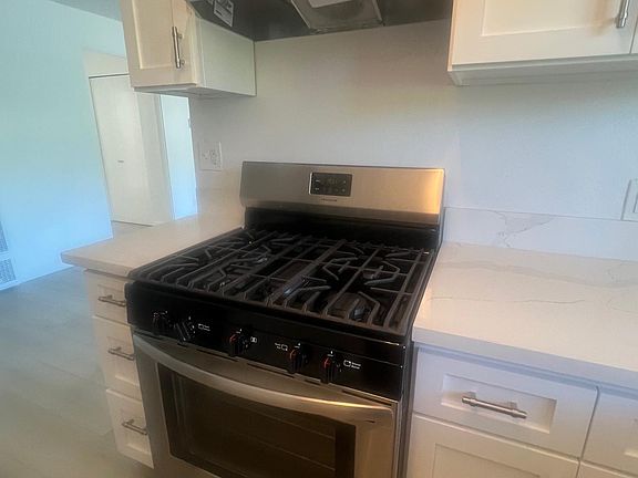 3rd image of 2168 Allesandro St #9