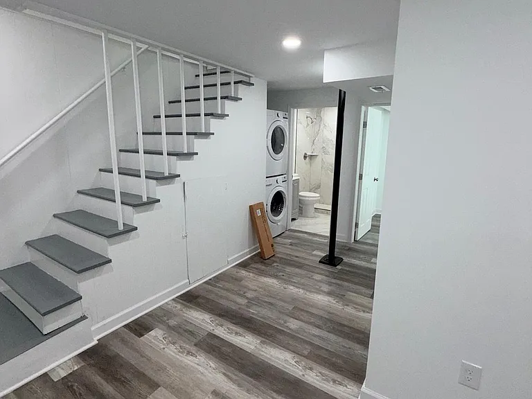 608 Chaplin St SE — Photo 20