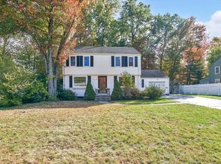 25 Greensview Dr, West Hartford, CT 06107