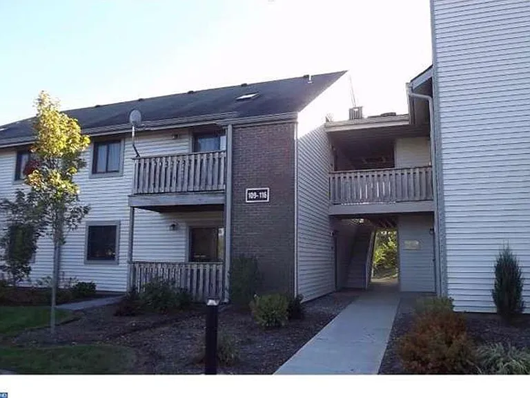 111 Ravens Crest Dr — Photo 6