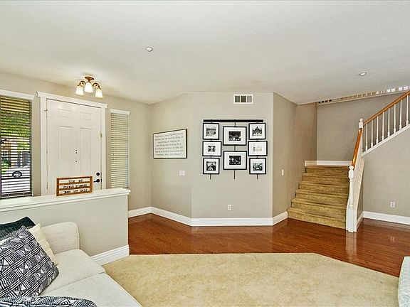 3rd image of 15462 Arlington Way