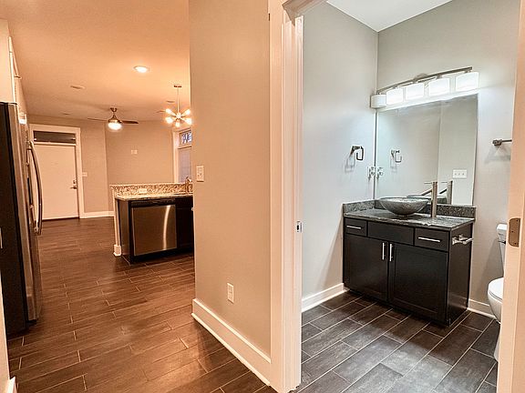 4th image of 124 Vernon Ave Unit 102