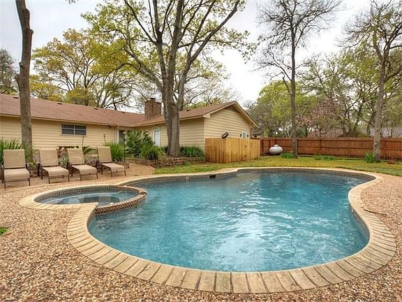 2nd image of 2508 Vassal Dr