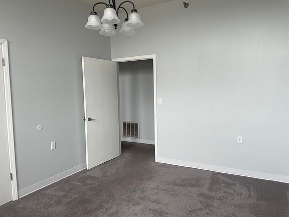 5th image of 59 Lincoln Way #703