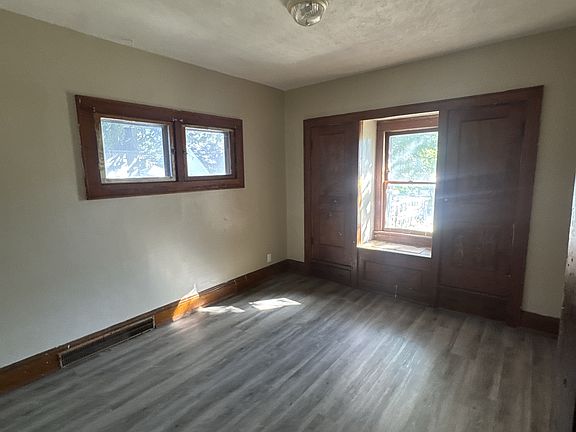 5th image of 2940 N 39th St