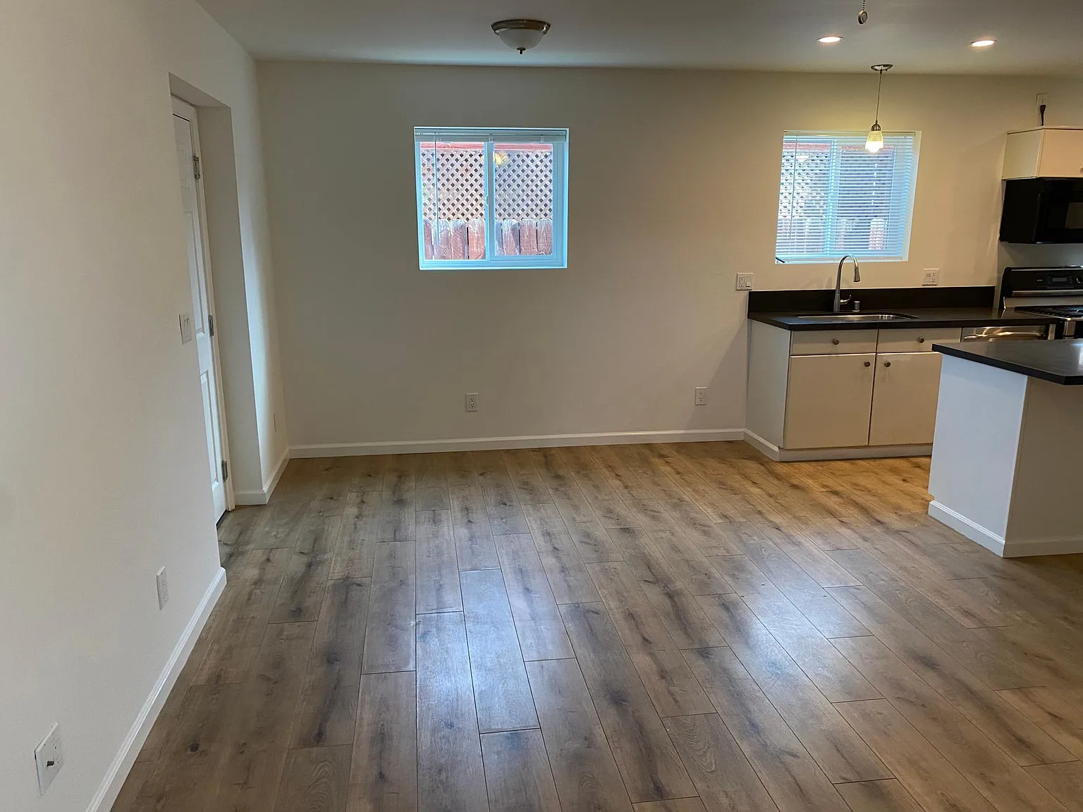 2911 Vancouver Ave — Photo 1
