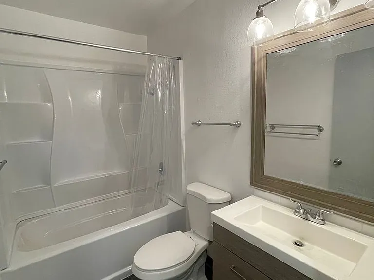 8521 Golden St — Photo 14