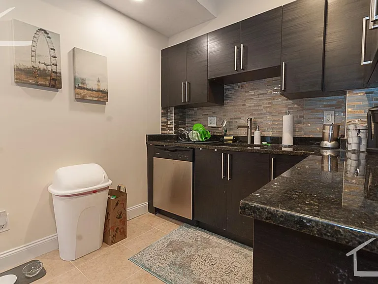 1207 Beacon St #3 — Photo 8