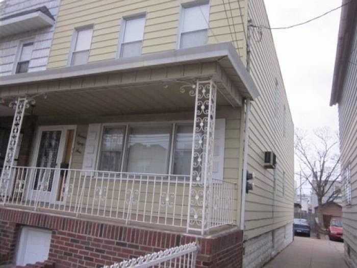 1st image of 1400 E 94th St