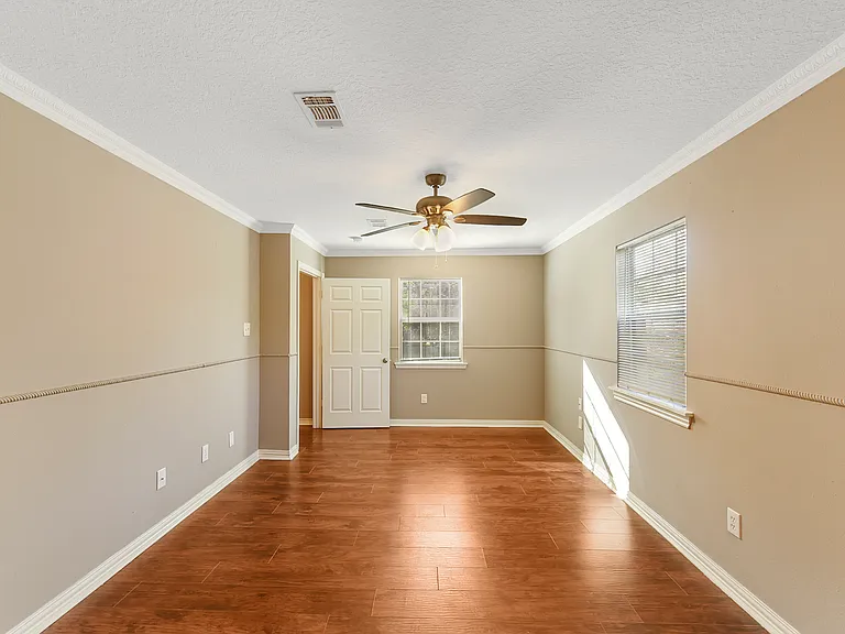 1029 Sycamore St — Photo 19