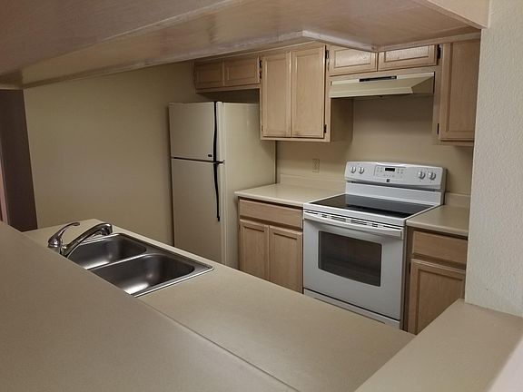 Kitchen across breakfast bar