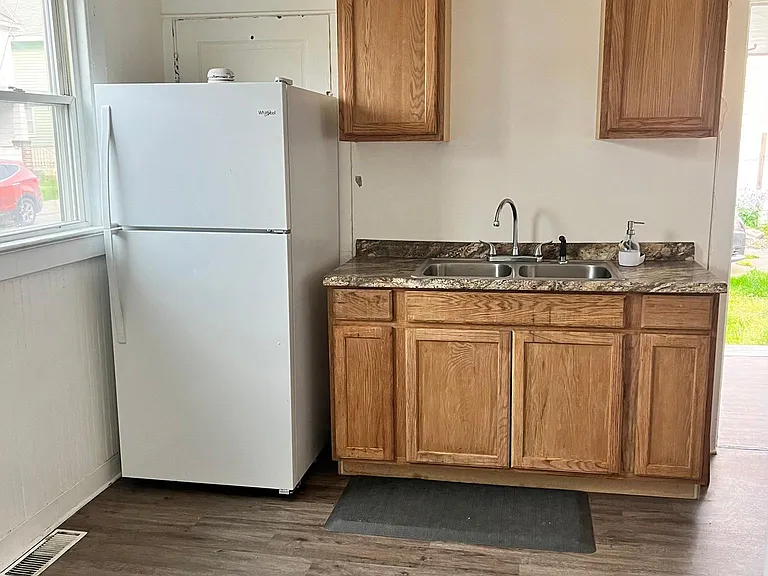 839 E 26th St #1 — Photo 16