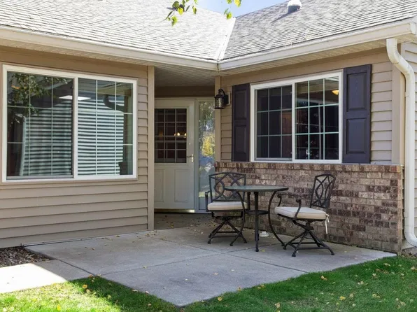 7658 Newbury Rd, Woodbury, MN 55125