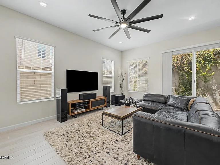 5038 E Anderson Dr — Photo 5
