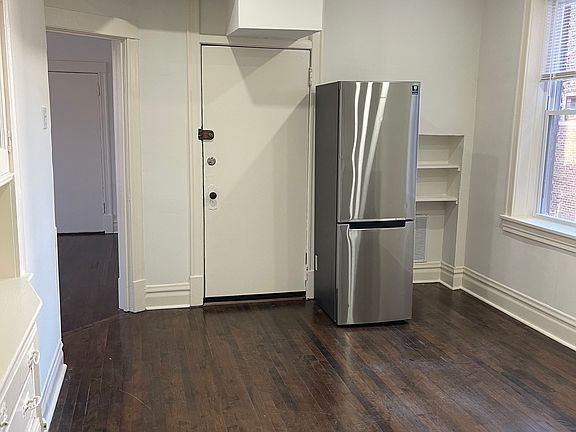 4th image of 3707 W Augusta Blvd #1R
