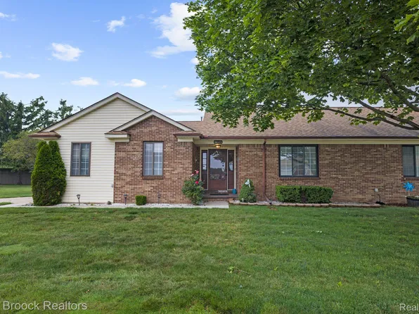 34373 W Gardenia Dr, Fraser, MI 48026