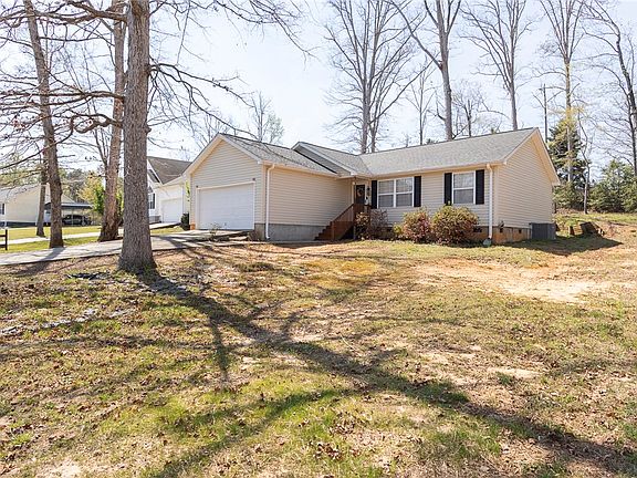 3rd image of 107 Brookside Cir