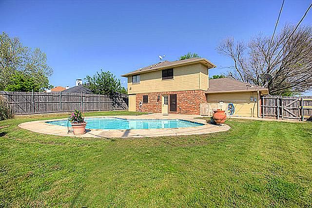 1st image of 331 Pin Oak Ln