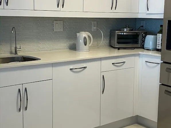 3180 S Ocean Dr, Hallandale, FL