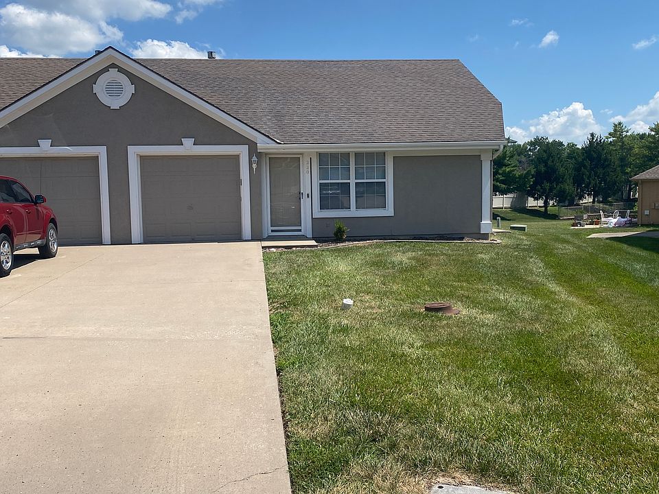 1st image of 220 SW Chartwell Cir #220