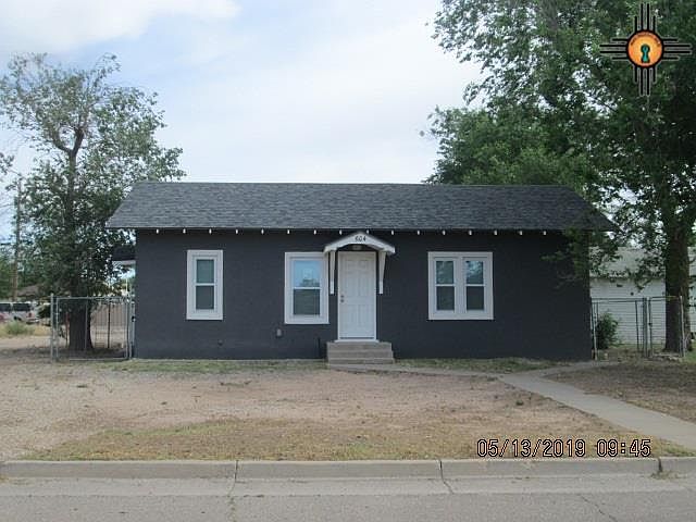 1st image of 604 W Dallas Ave
