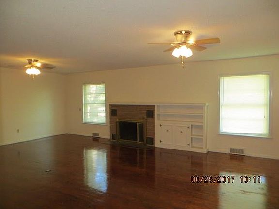 4th image of 541 College Dr