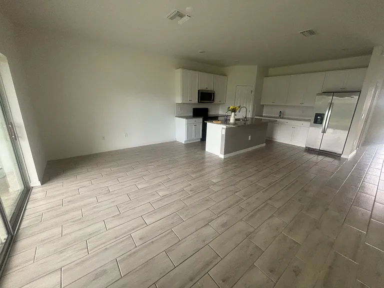 1902 Haviland Ave S #2 — Photo 6