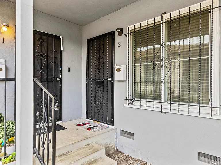 9813 S Van Ness Ave #2 — Photo 2