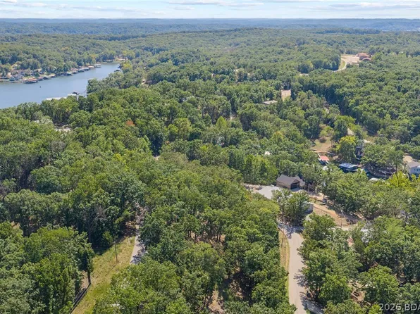 5 Chimney Poin, Sunrise Beach, MO 65079