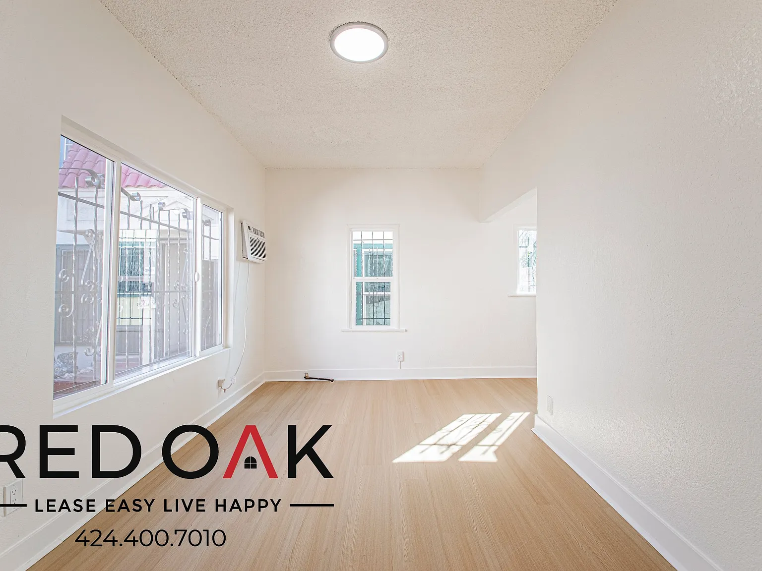 Airy 1-Bed with Stainless Steel Appliances, Air Conditioning and On-Site Laundry in the Heart of ... — Photo 3