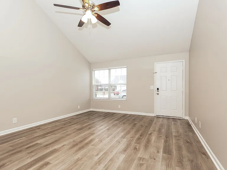 1514 Killarney Dr — Photo 5