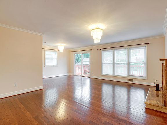 4th image of 10915 Warwick Ave