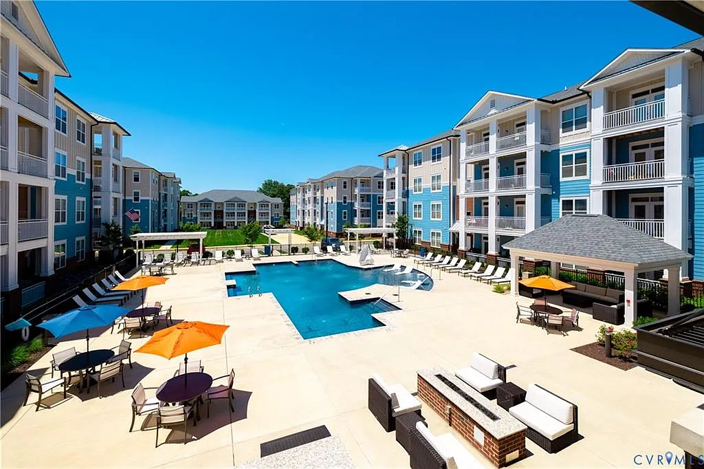 2 bed, 1256 sqft, $2,300 — Photo 1