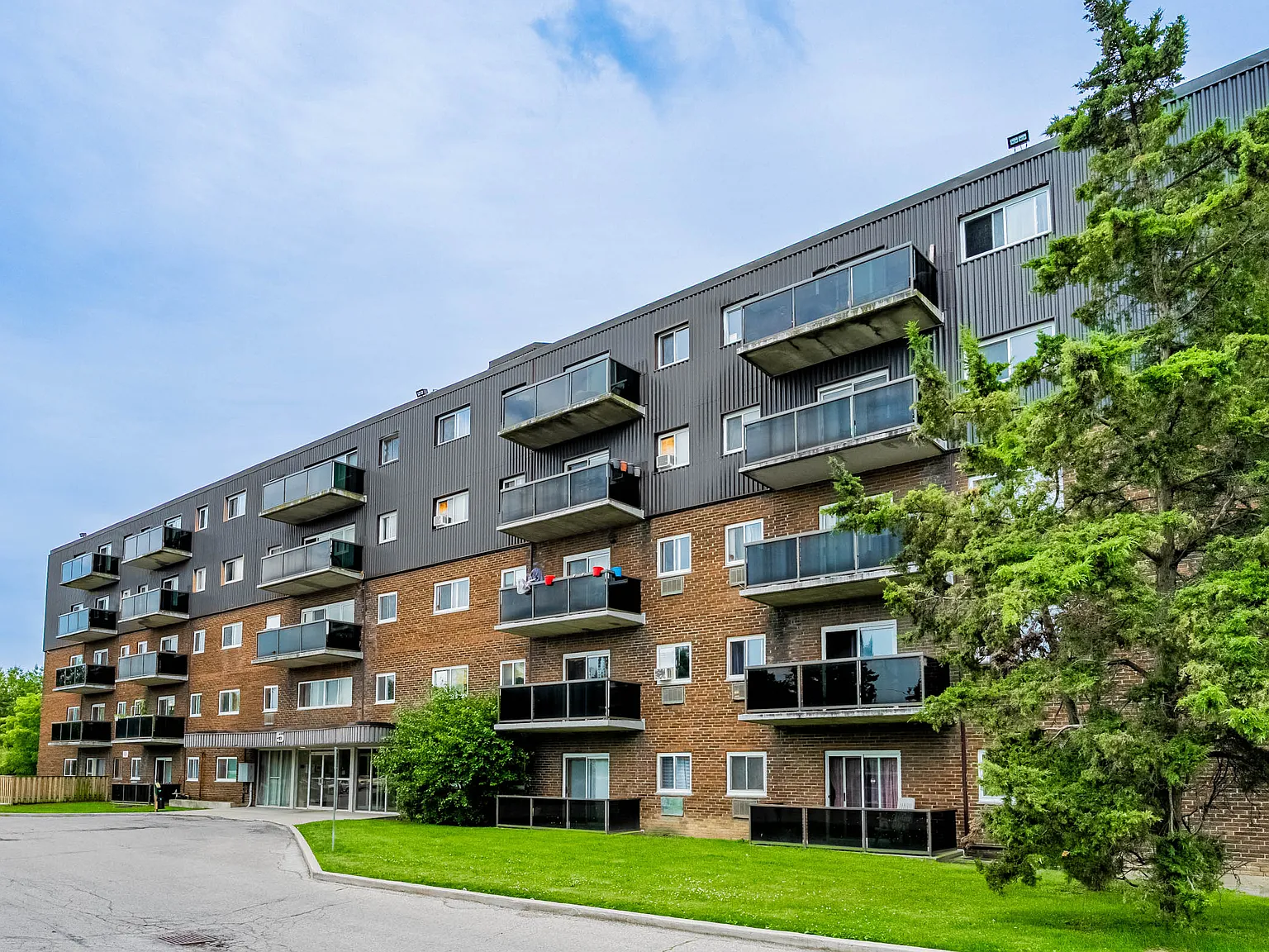 5 Frontenac Road — Photo 1