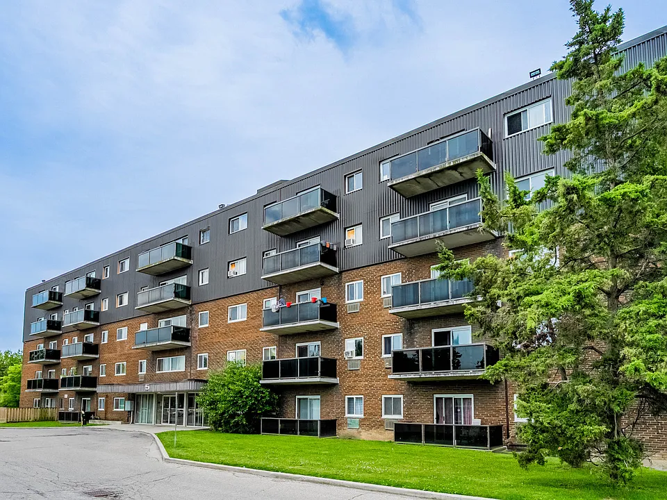 5 Frontenac Rd
