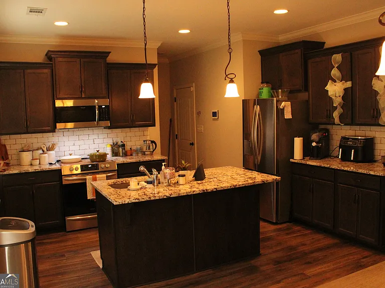 111 Sourwood Ln — Photo 7