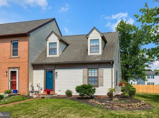 135 Carriage House Dr, Willow Street, PA 17584