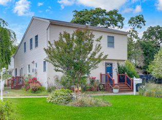 301 Oak Neck Rd, West Islip, NY 11795