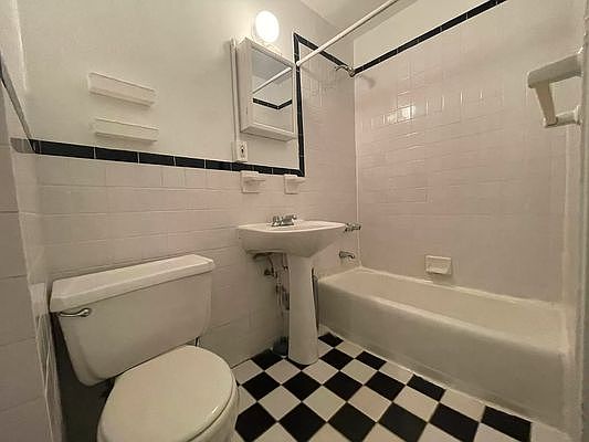 5th image of 493 12th St #A1