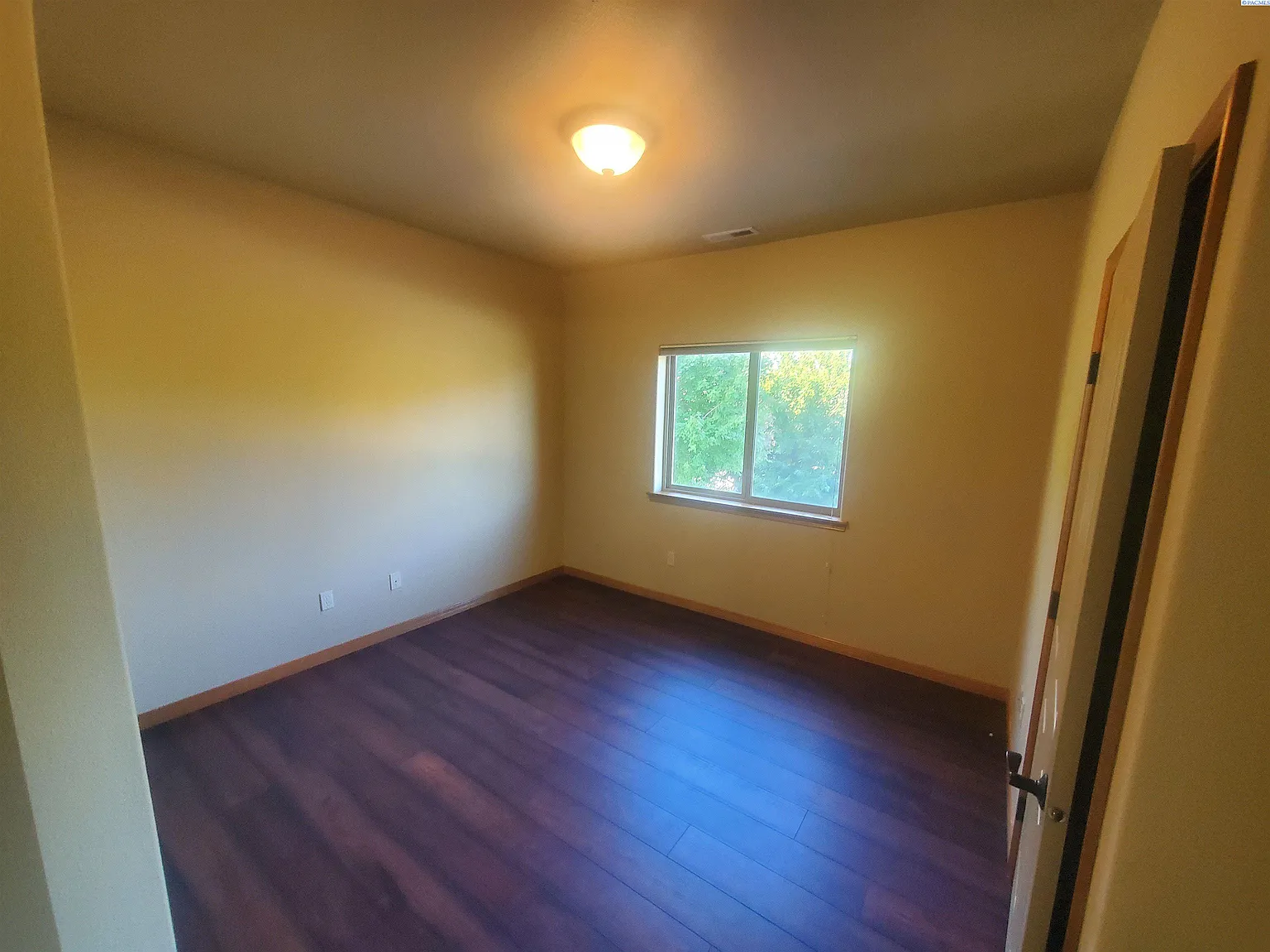 2 bed, 2.0 bath, 1800 sqft, $2,195 — Photo 4