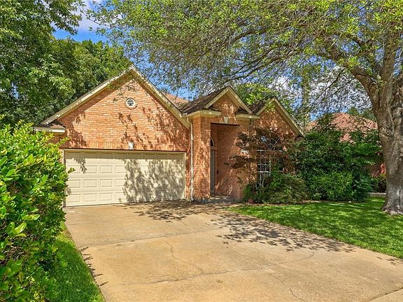4th image of 211 Mesa Verde St