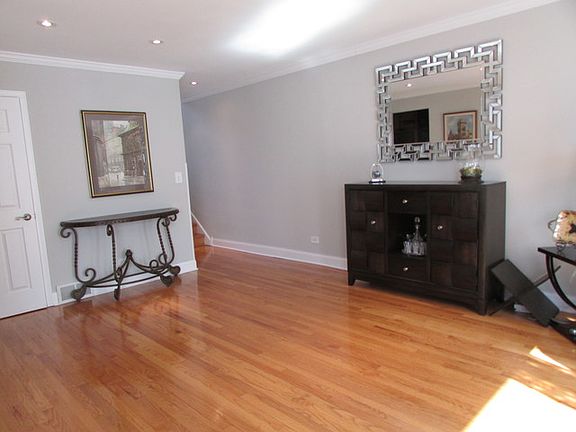 3rd image of 6732 N Monticello Ave