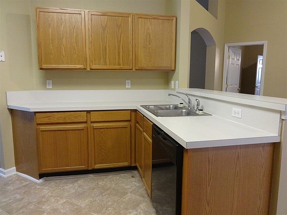 4th image of 645 Cherry Bark Dr N #0