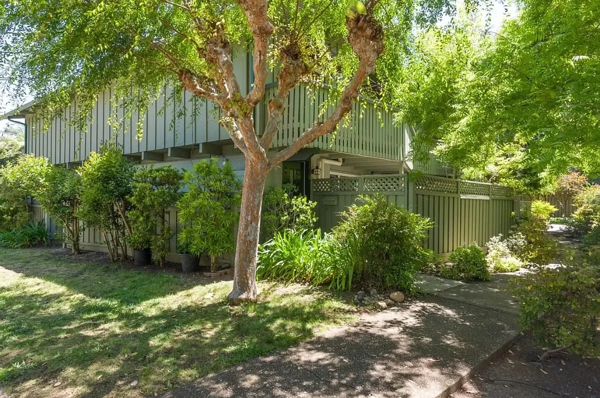 Building Photo - 278 Monroe Dr #35