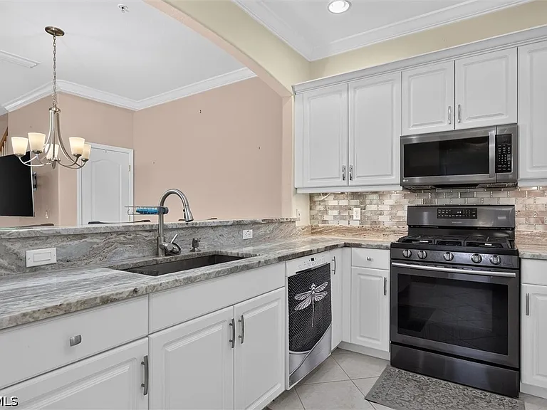 3241 Cottonwood Bnd #101 — Photo 4