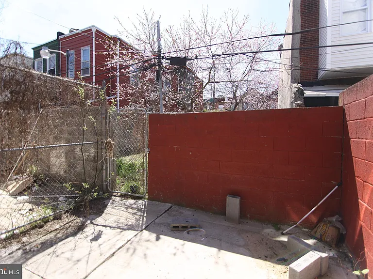 1530 Fontain St — Photo 11