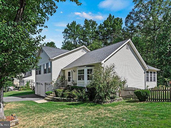4th image of 10 Darbywood Ct