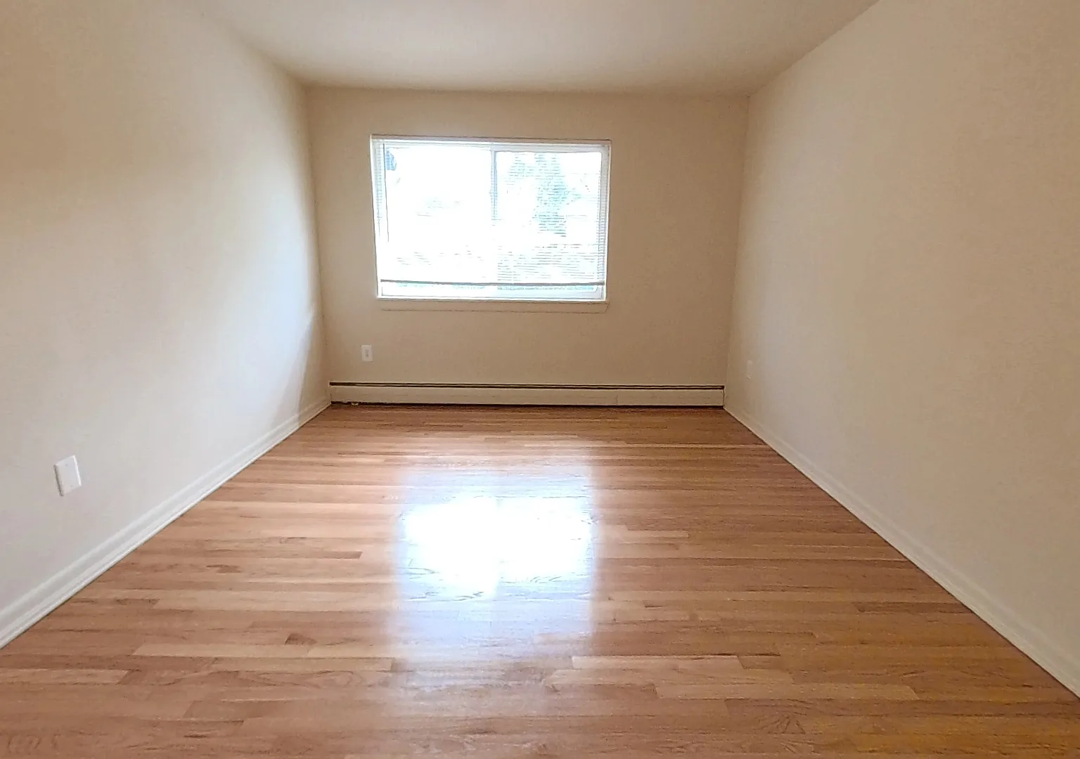2 bed, 1.5 bath, 1000 sqft, $1,495 — Photo 3