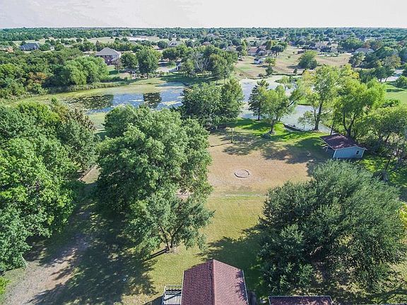 5th image of 490 Becky Ln